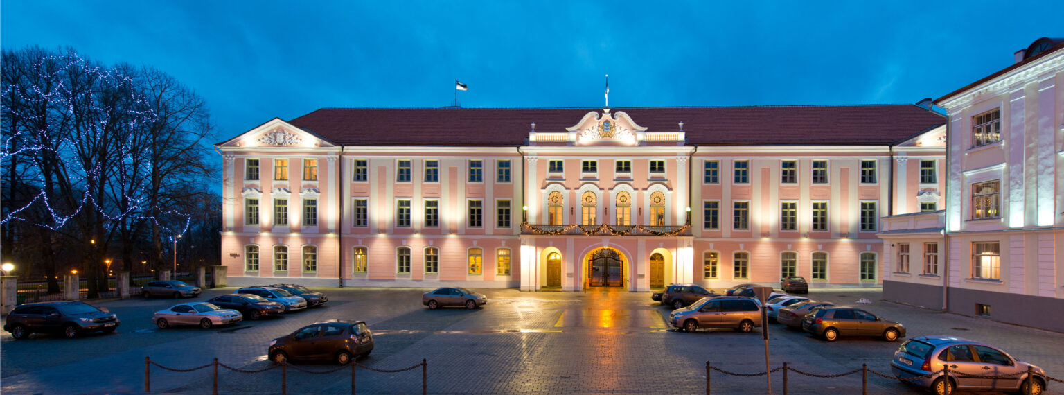 ETV Aktuaalne Kaamera andis 15. märtsi eetrisse ajakirjaniku Anne Raiste loo Riigikogu esimehe valimiste eel Toompeal kujunevatest jõujoontest. Tsiteerime antud